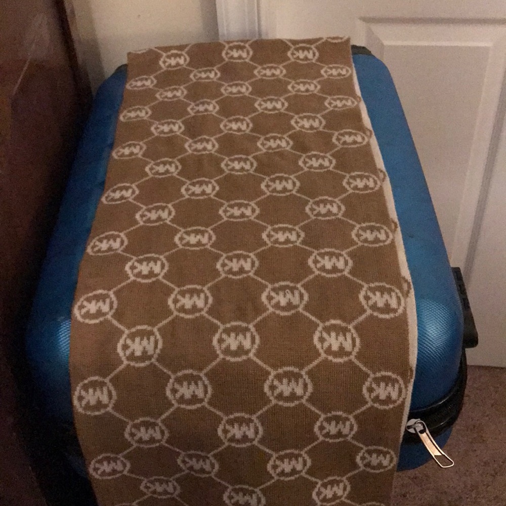 Michael Kors signature Hat & Scarf Set